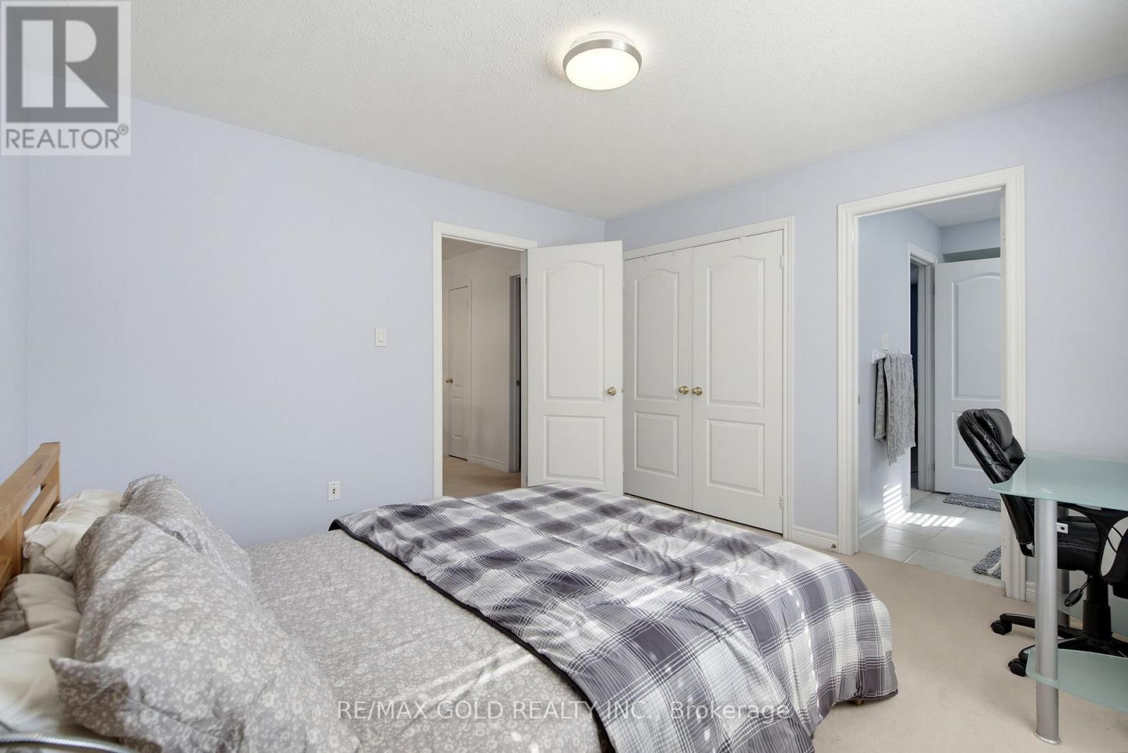 7 DAROU CRESCENT - 27
