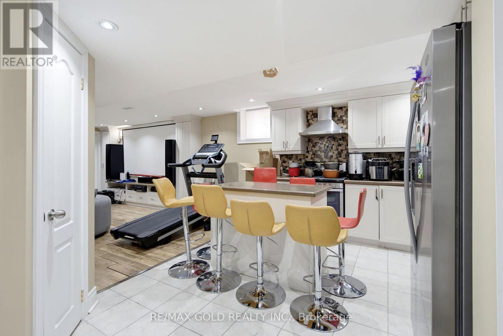 7 DAROU CRESCENT - 37