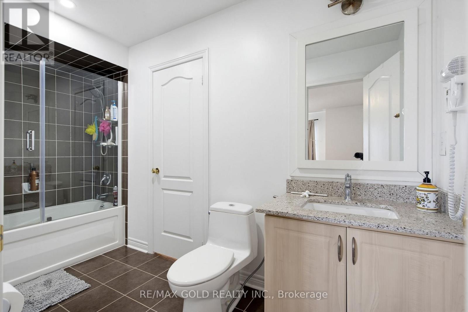 7 DAROU CRESCENT - 22