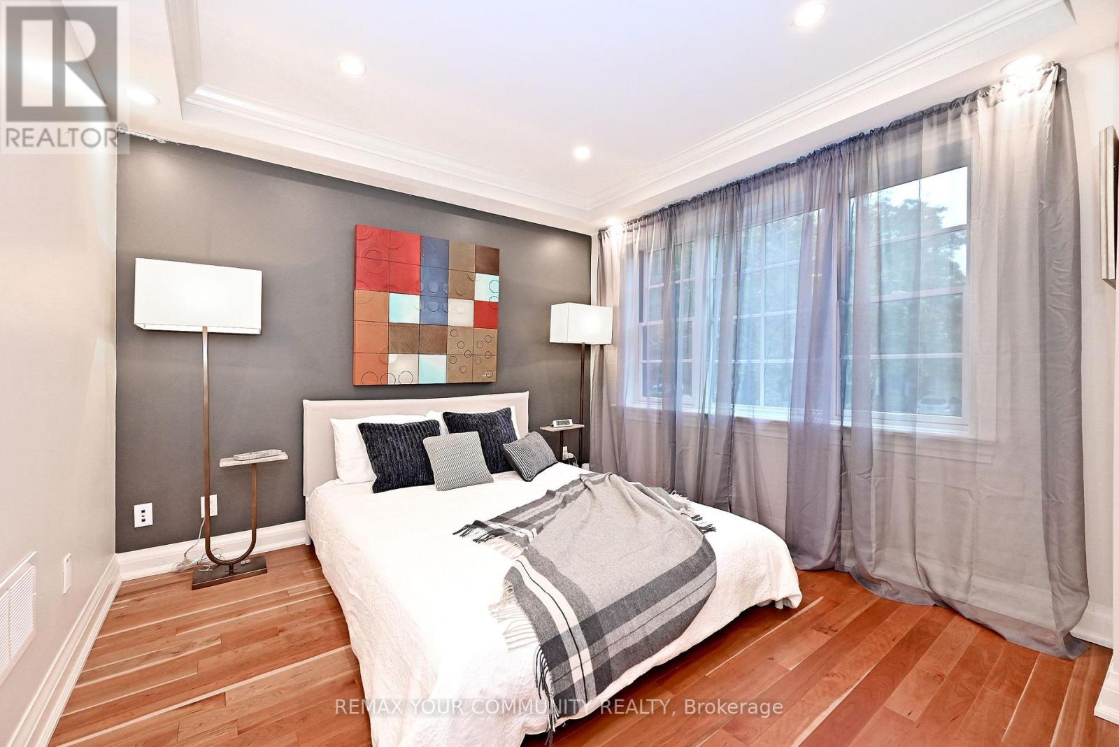 141 PRINCE EDWARD DRIVE S - 14