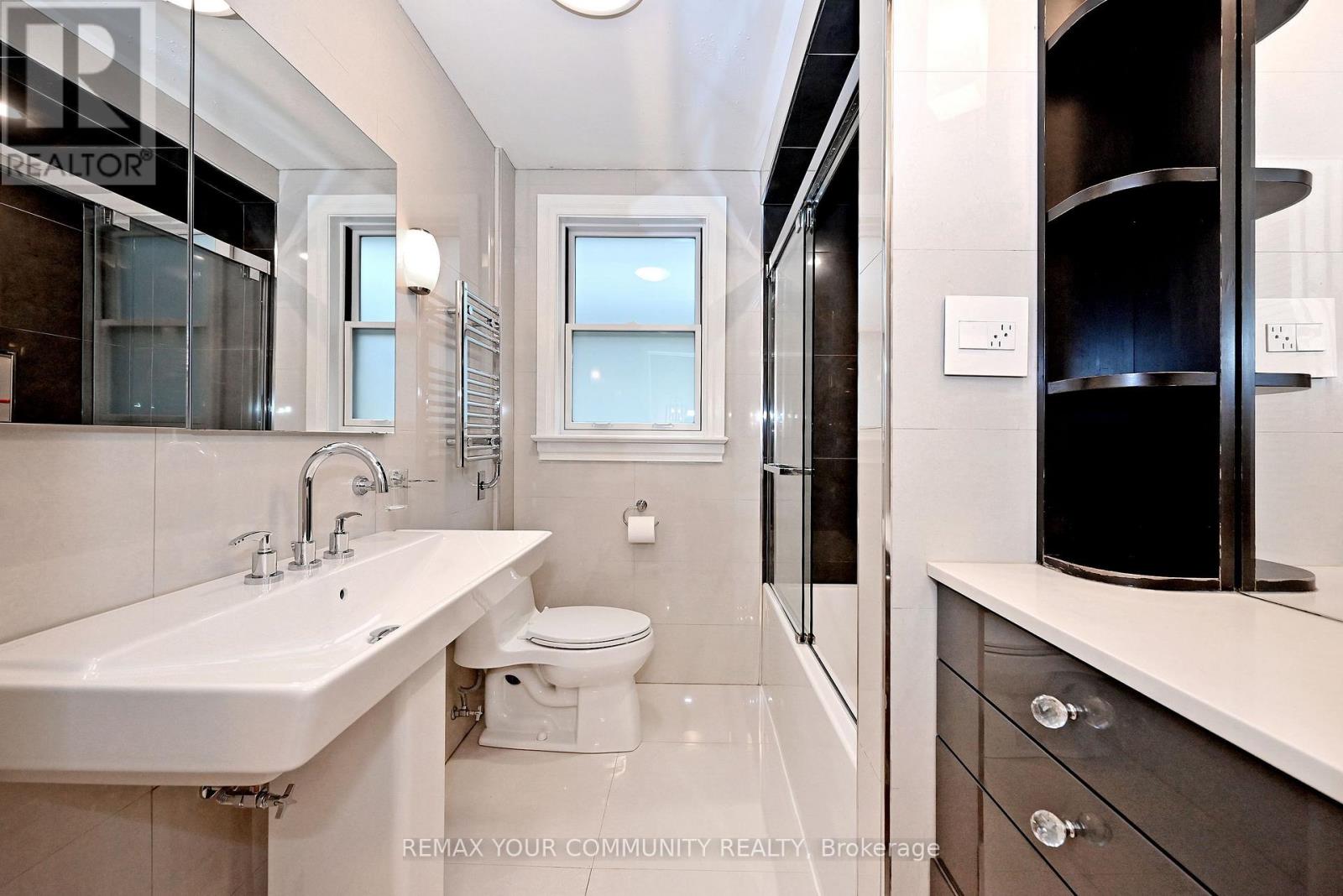 141 PRINCE EDWARD DRIVE S - 21