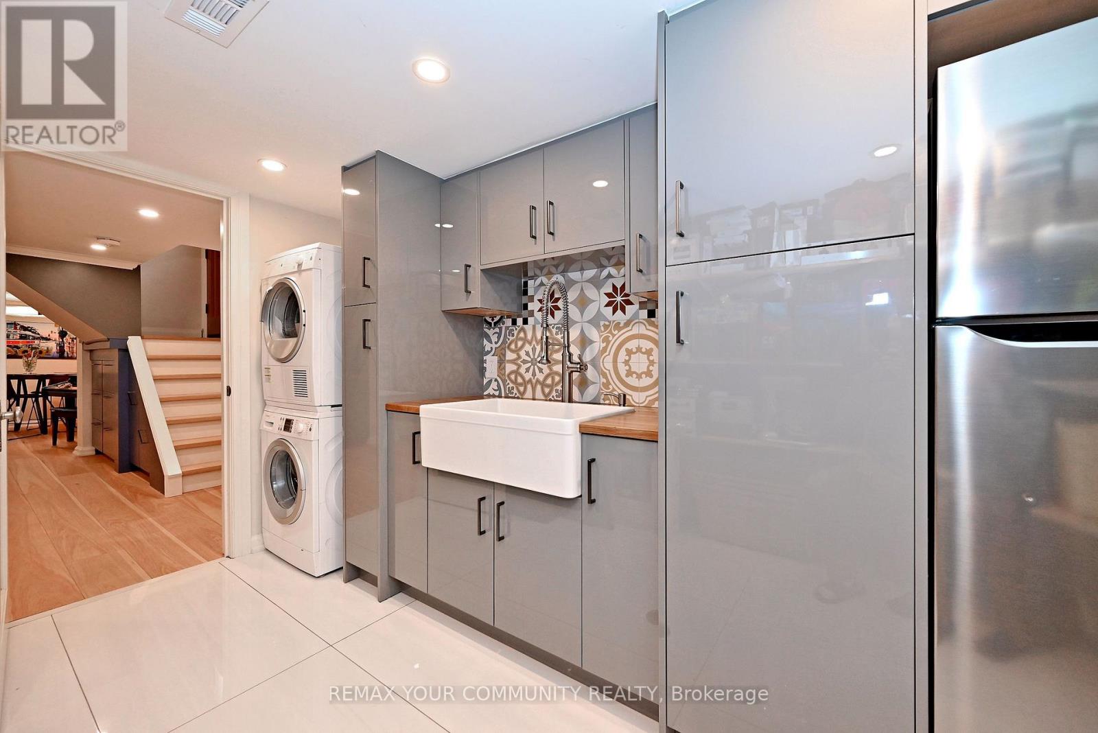 141 PRINCE EDWARD DRIVE S - 40