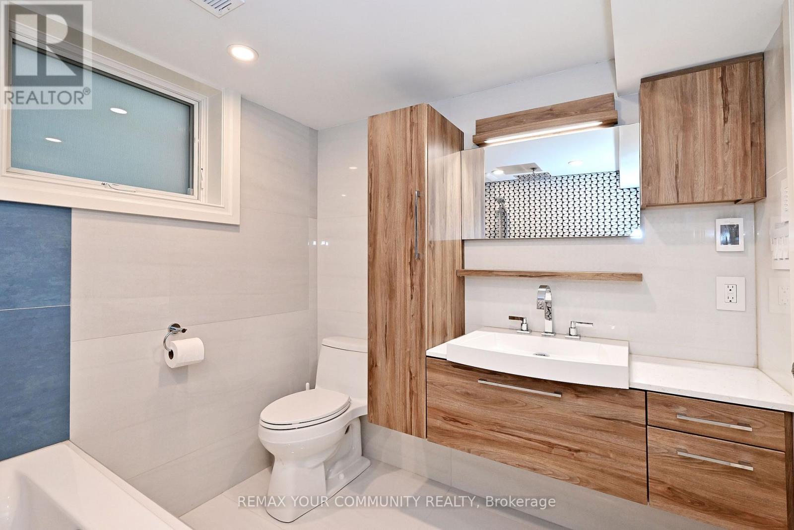 141 PRINCE EDWARD DRIVE S - 38