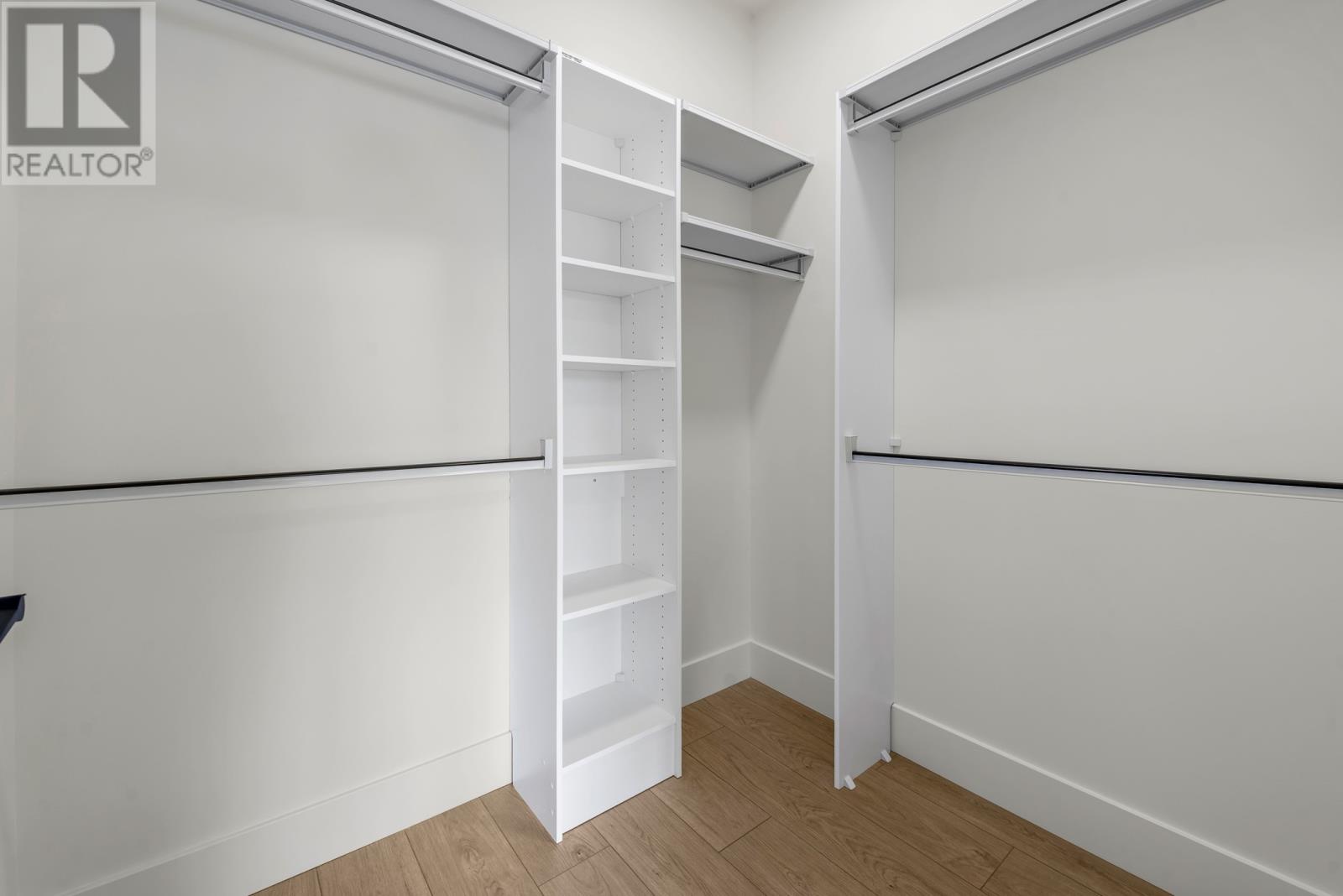 10 Papenburg Place - 11