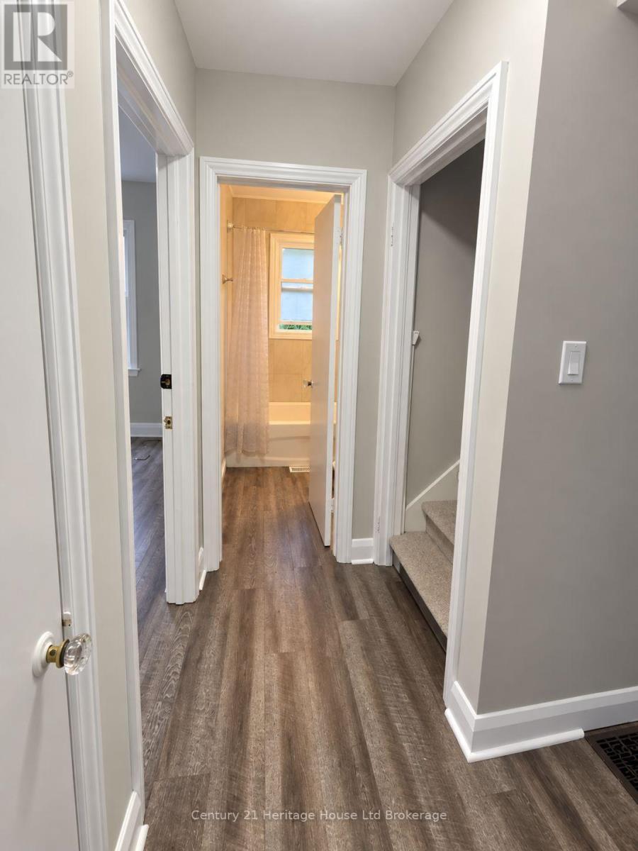 821 Wilton Crescent — photo 11
