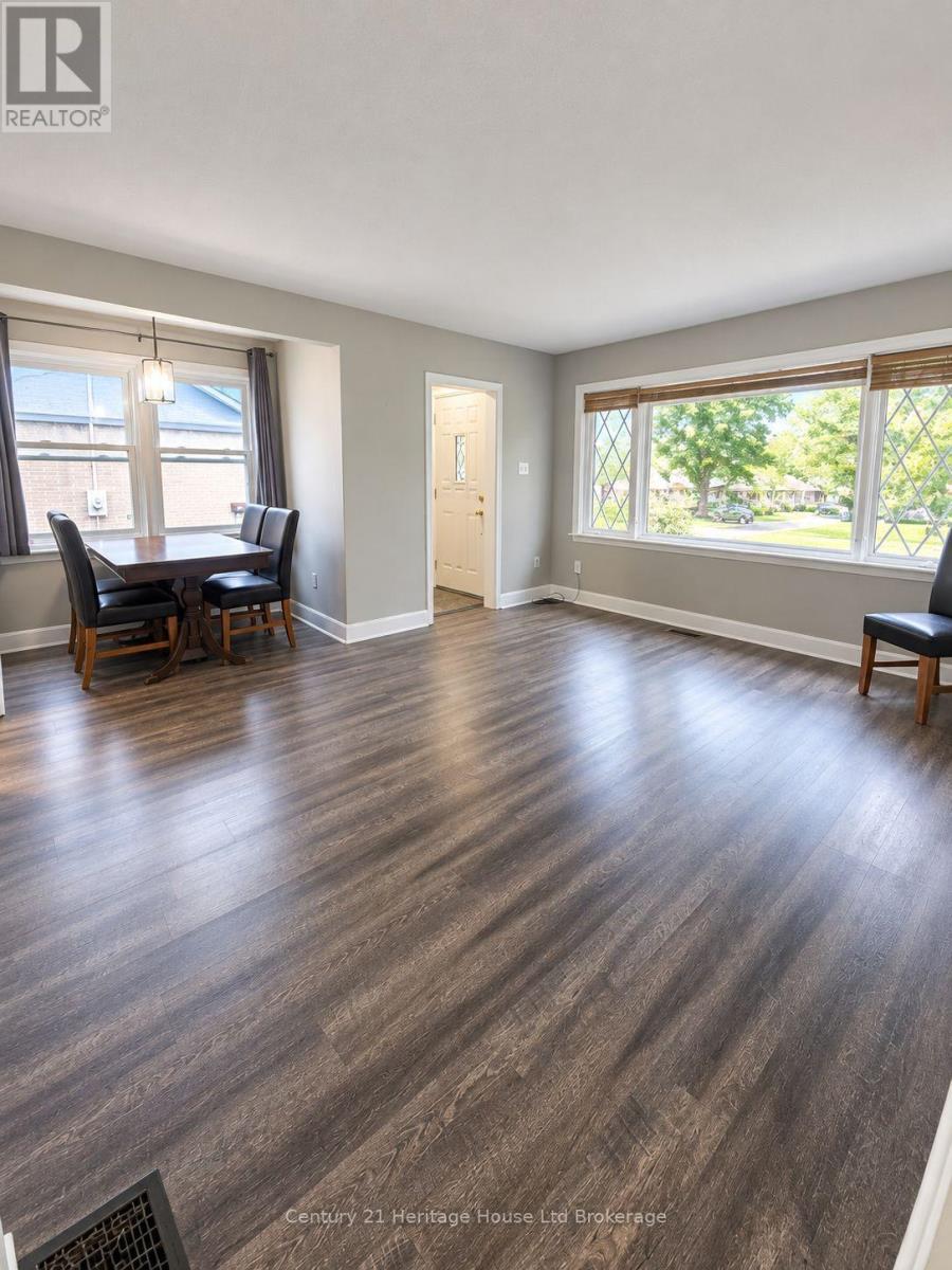 821 WILTON CRESCENT - 13
