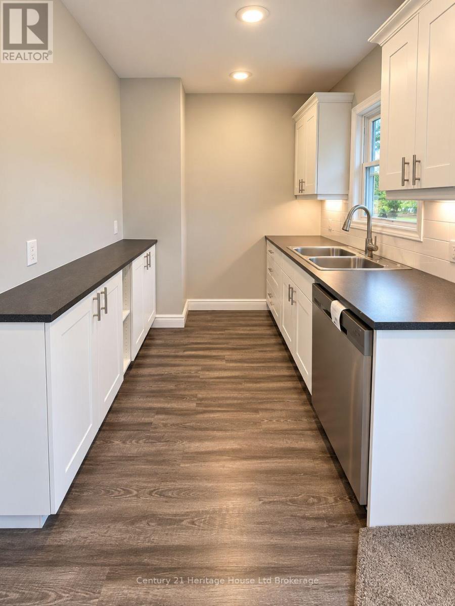 821 Wilton Crescent — photo 19