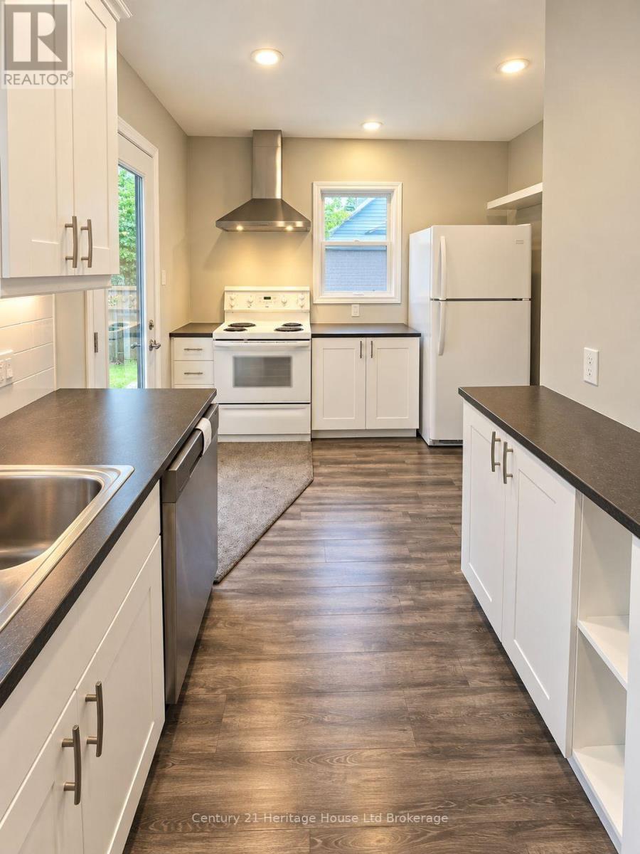 821 Wilton Crescent — photo 21