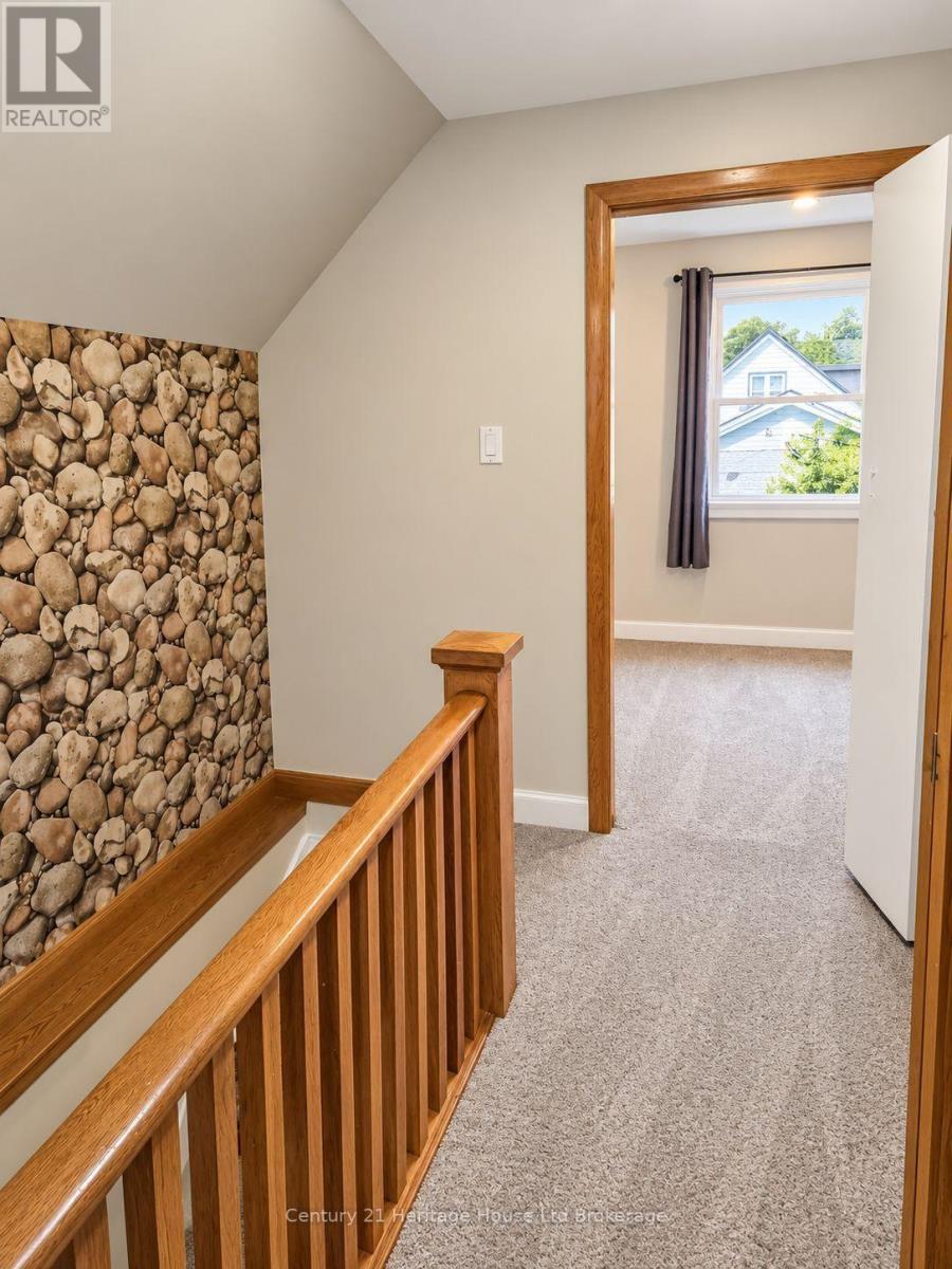 821 Wilton Crescent — photo 26