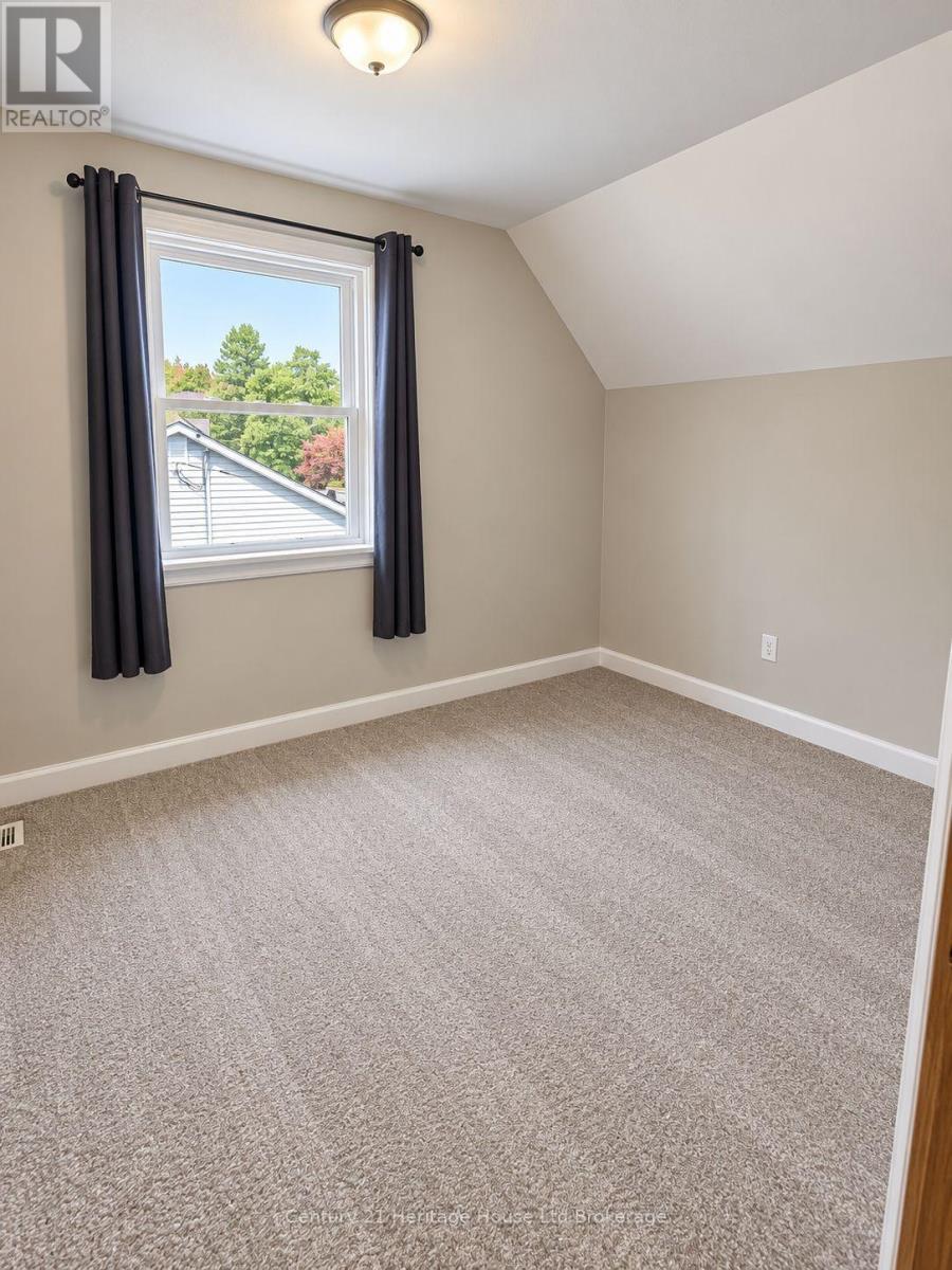 821 Wilton Crescent — photo 28