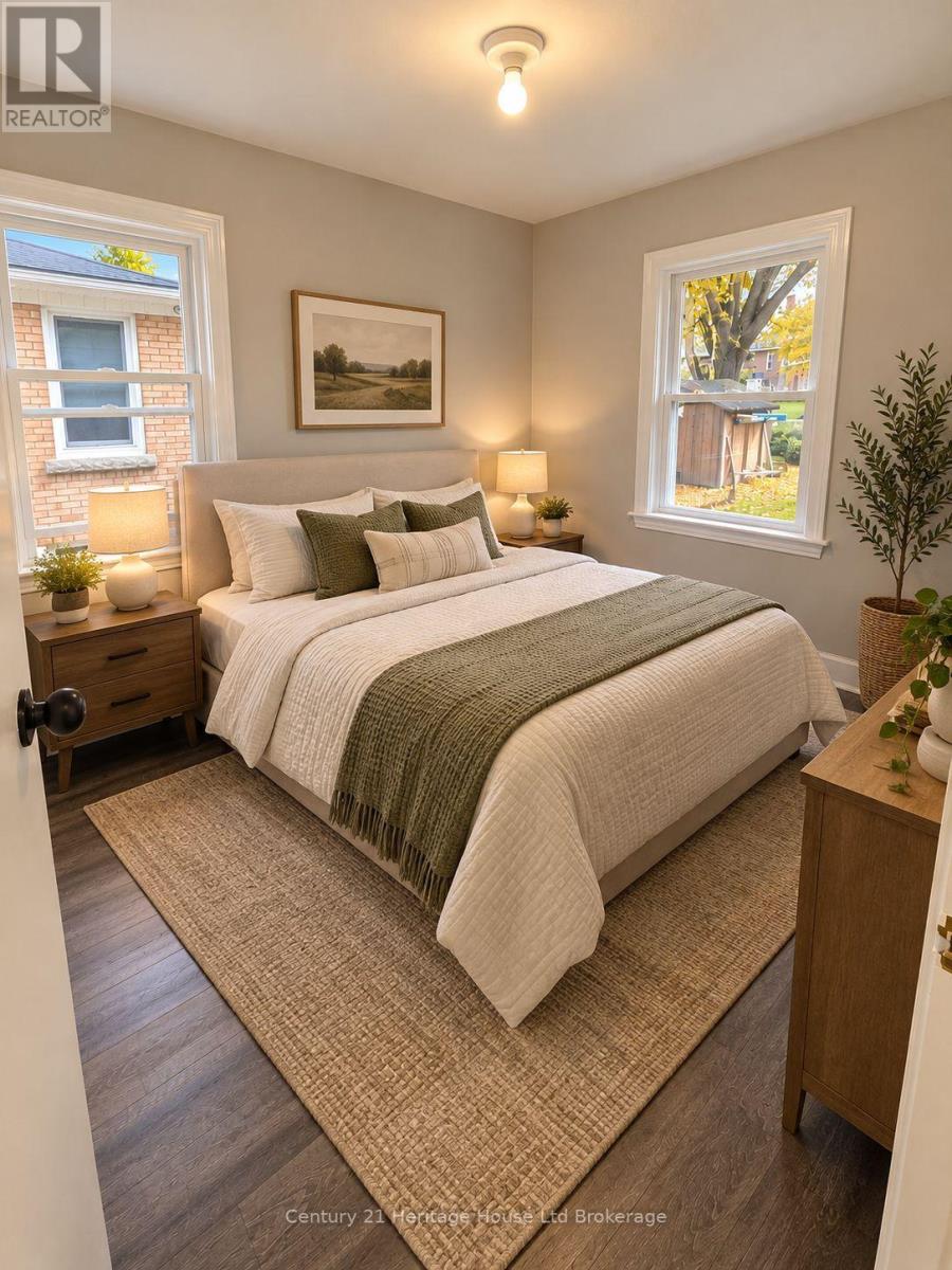 821 WILTON CRESCENT - 3