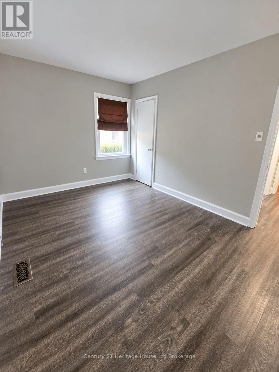 821 WILTON CRESCENT - 9