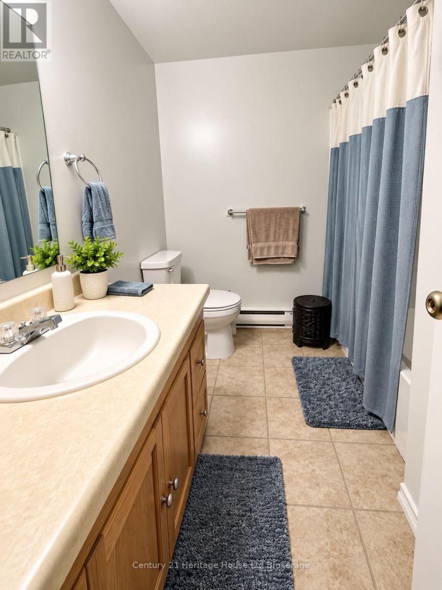 #17 133 BAY STREET - 9