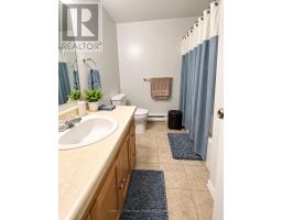 Bathroom - 17 - 133 Bay Street, Woodstock, ON N4S8H7 Photo 9