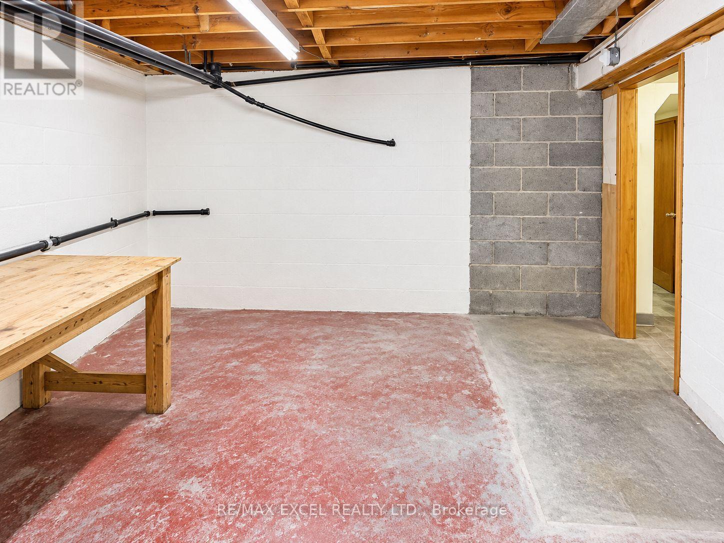11 Hutton Avenue — photo 16