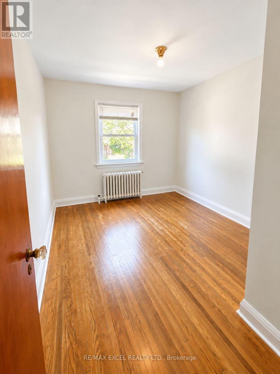 11 Hutton Avenue — photo 8
