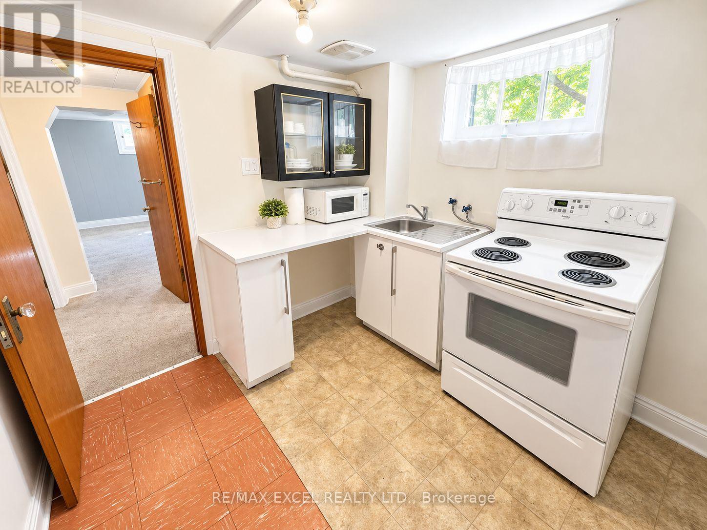 11 HUTTON AVENUE - 5