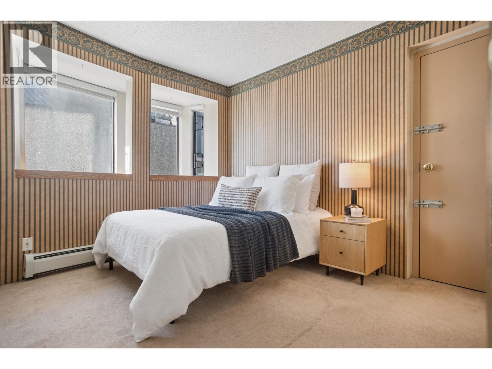Photo of 2 1115 W 10TH AVENUE 17