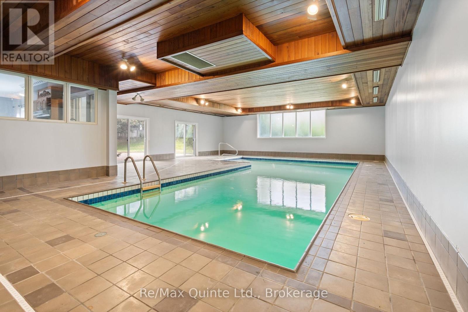 17 APPLEWOOD COURT - 23