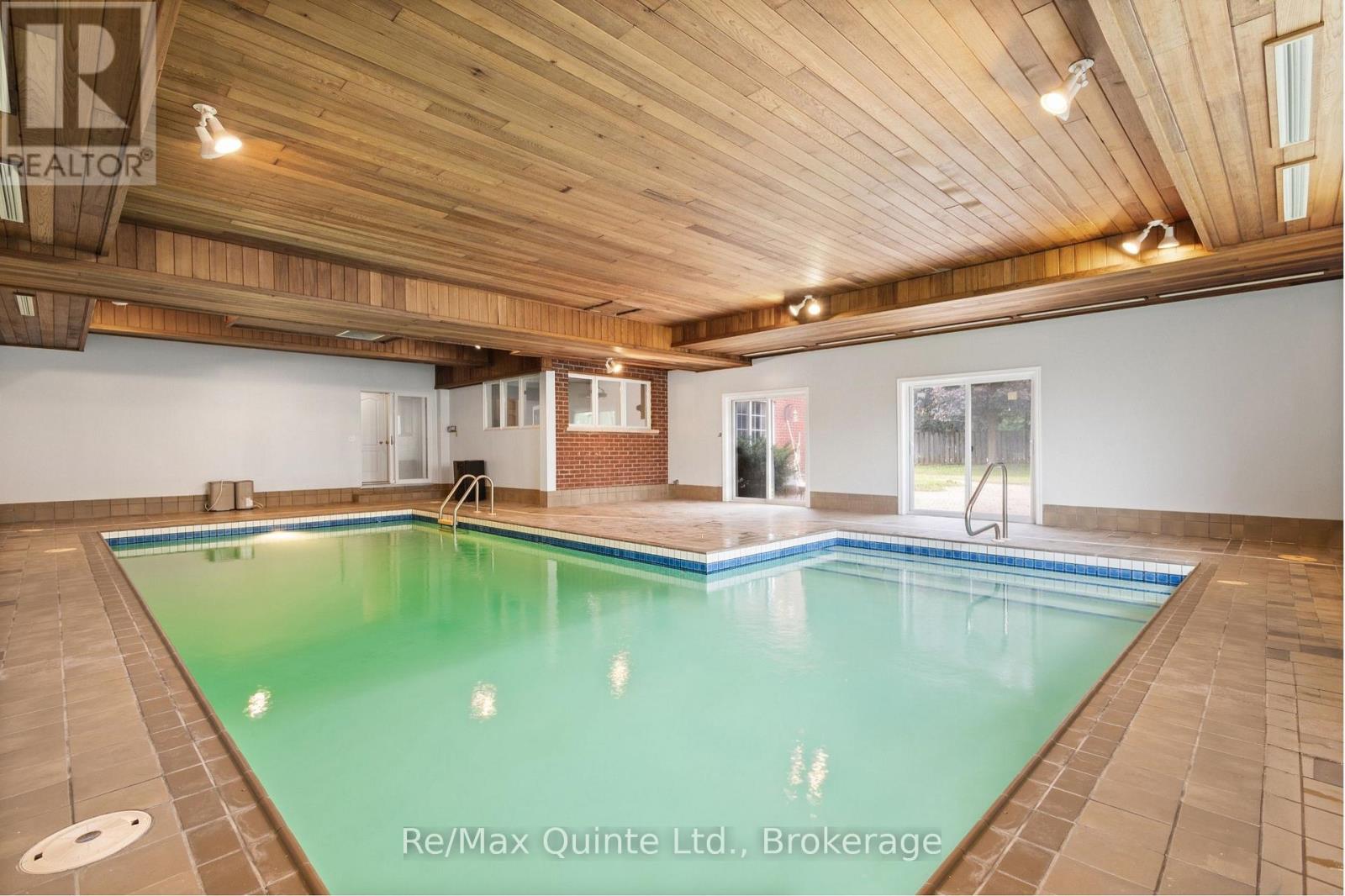 17 APPLEWOOD COURT - 24