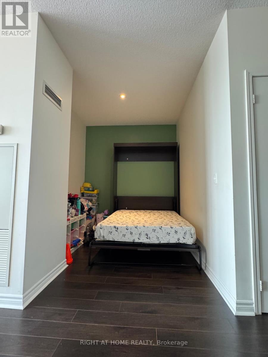 2885 Bayview Avenue — photo 8