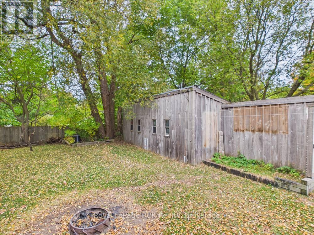 418 Goderich Street — photo 26