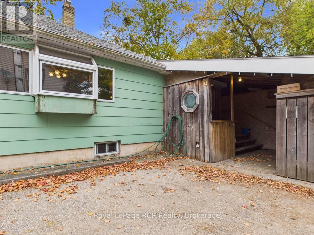 418 GODERICH STREET - 28