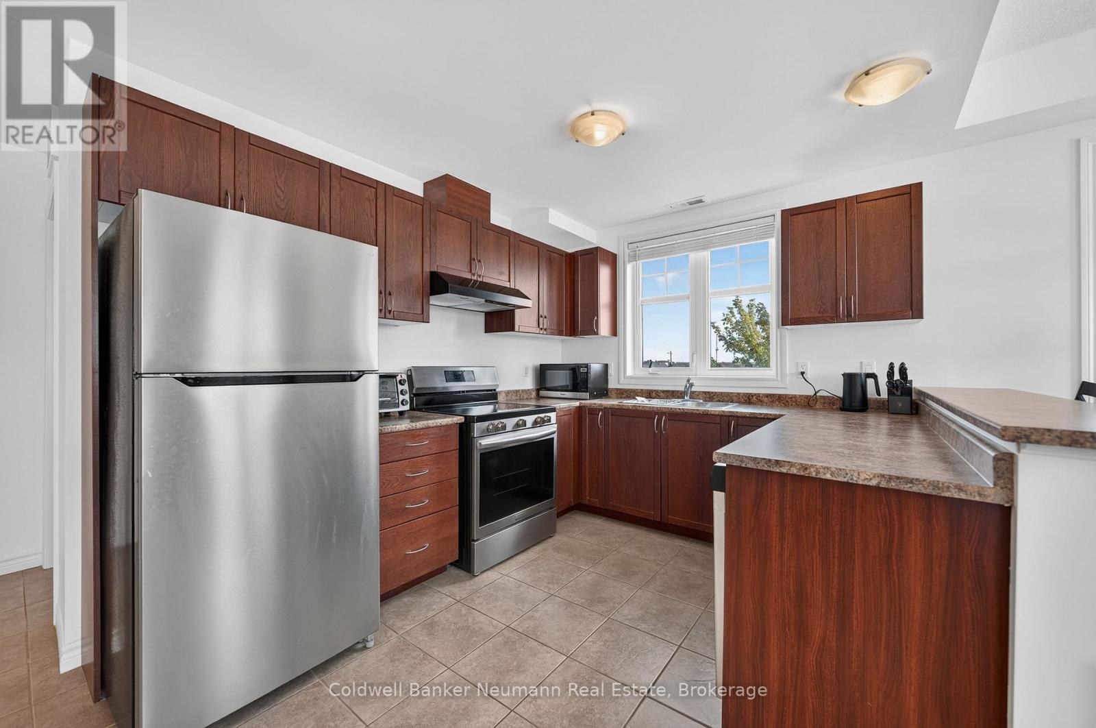 2 Colonial Drive — photo 14