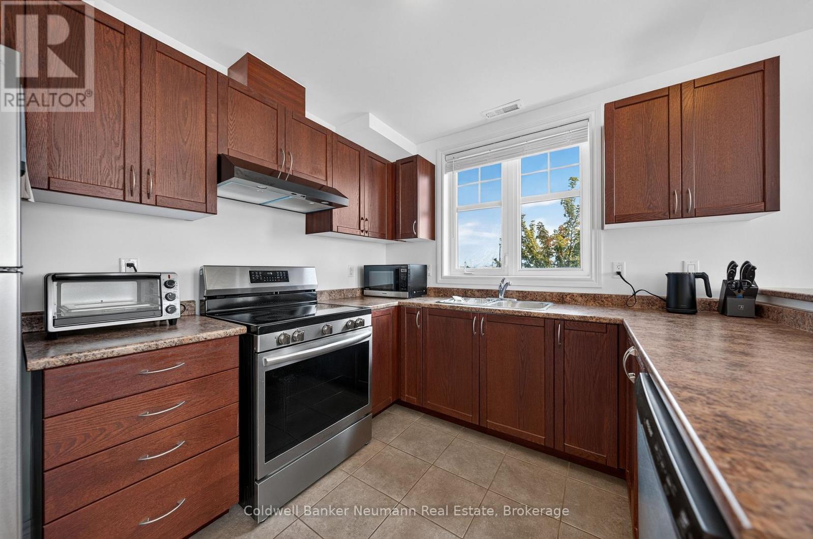 2 Colonial Drive — photo 15