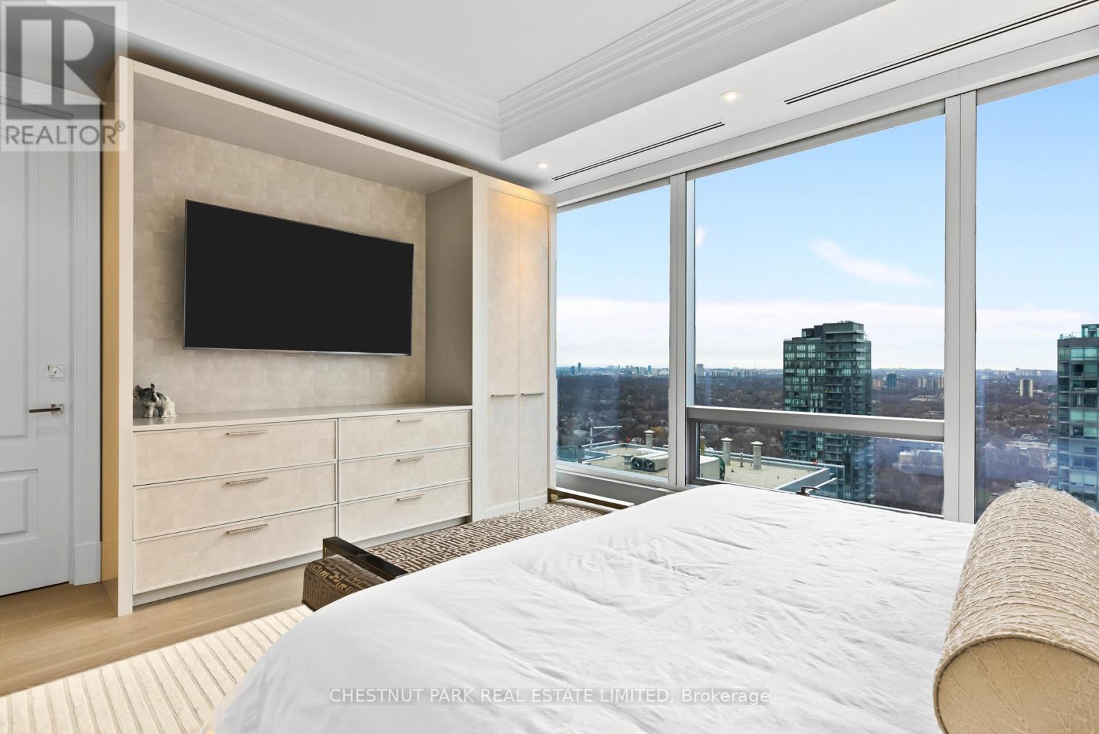 50 Yorkville Avenue — photo 14