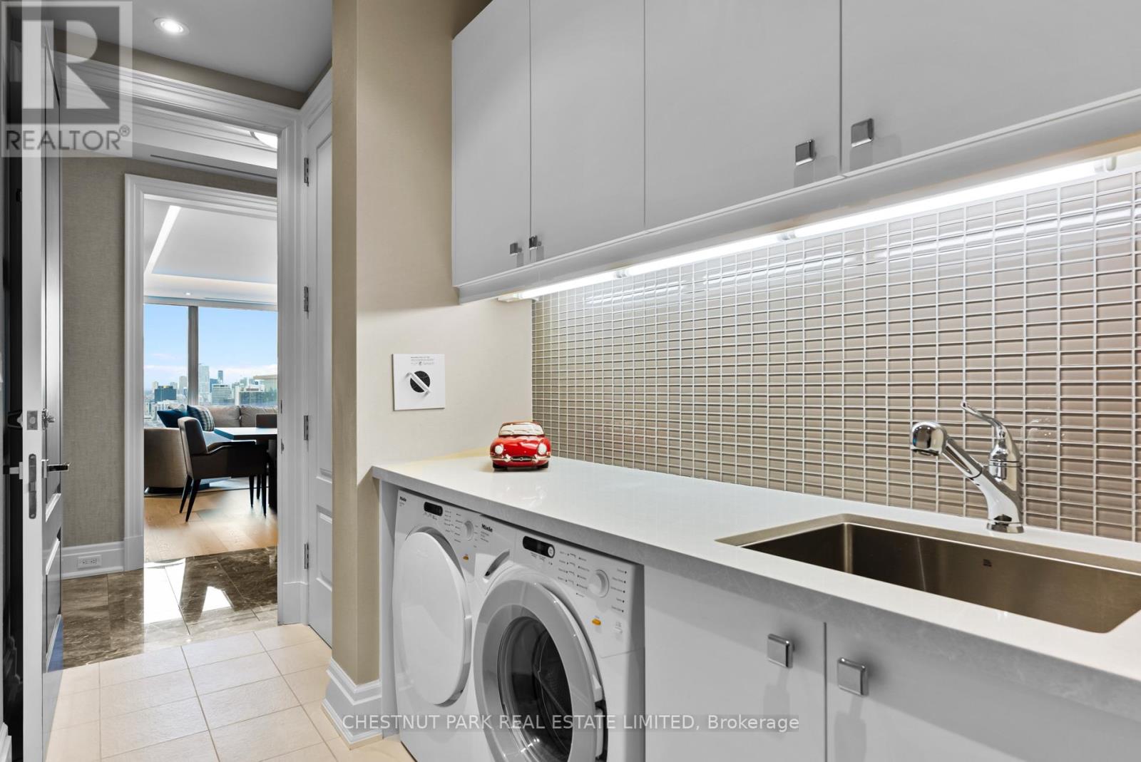 50 Yorkville Avenue — photo 25