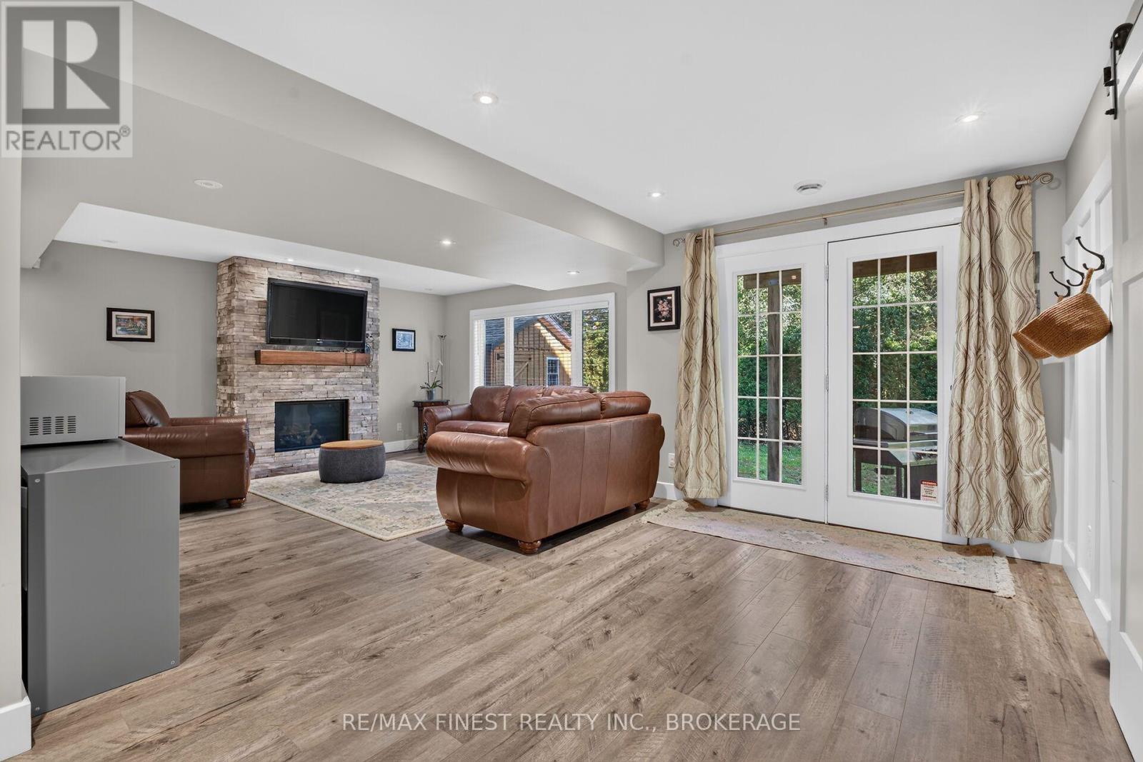 589 Fieldstone Drive — photo 31