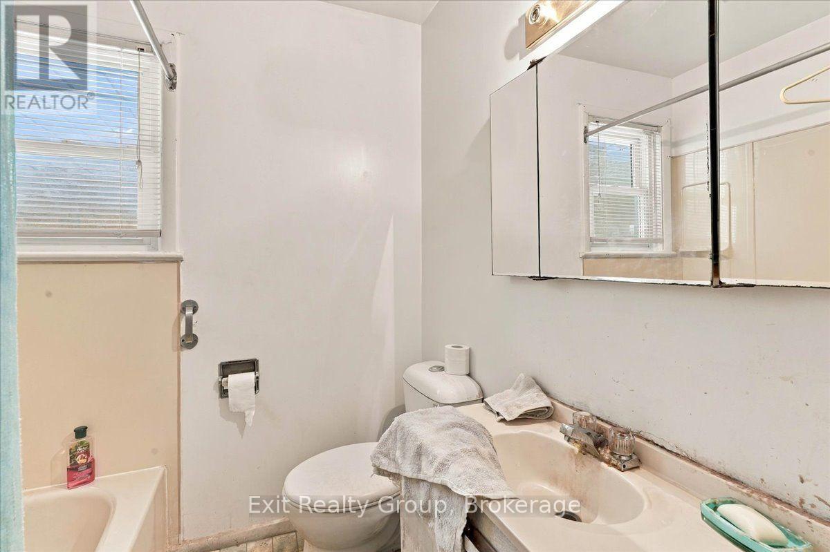 196 Yeomans Street, Belleville, ON photo 24