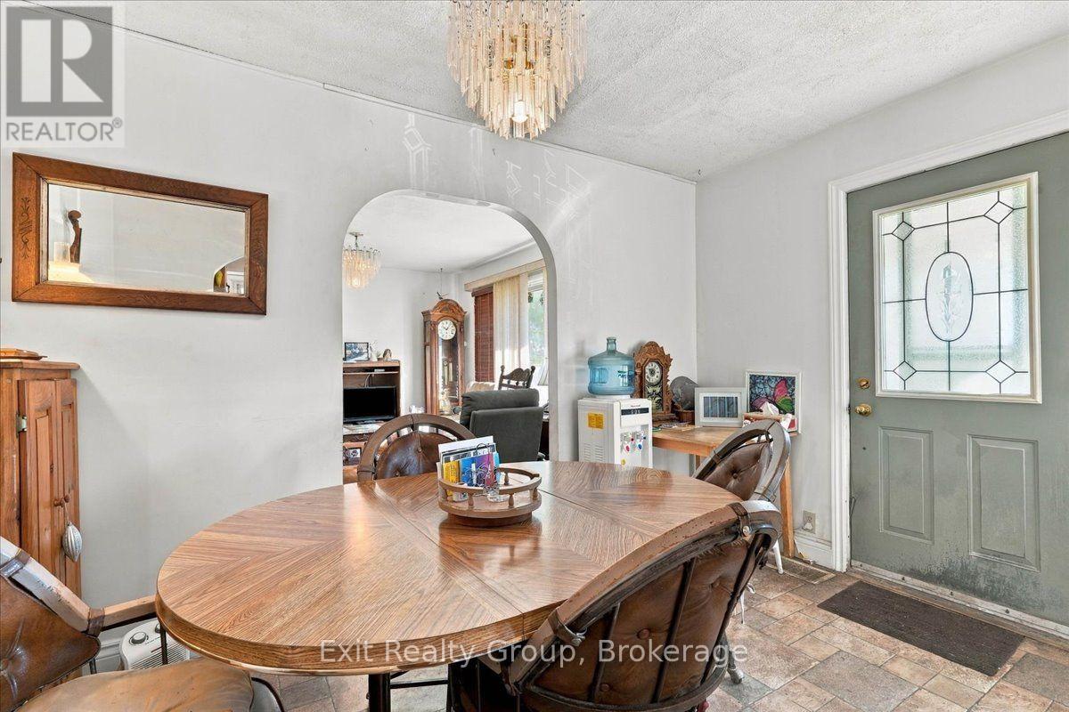 196 Yeomans Street, Belleville, ON photo 7