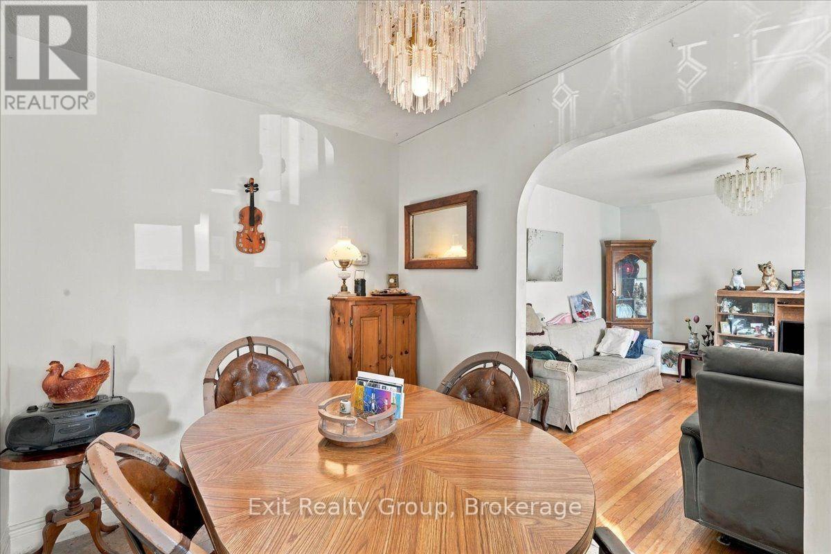 196 Yeomans Street, Belleville, ON photo 8