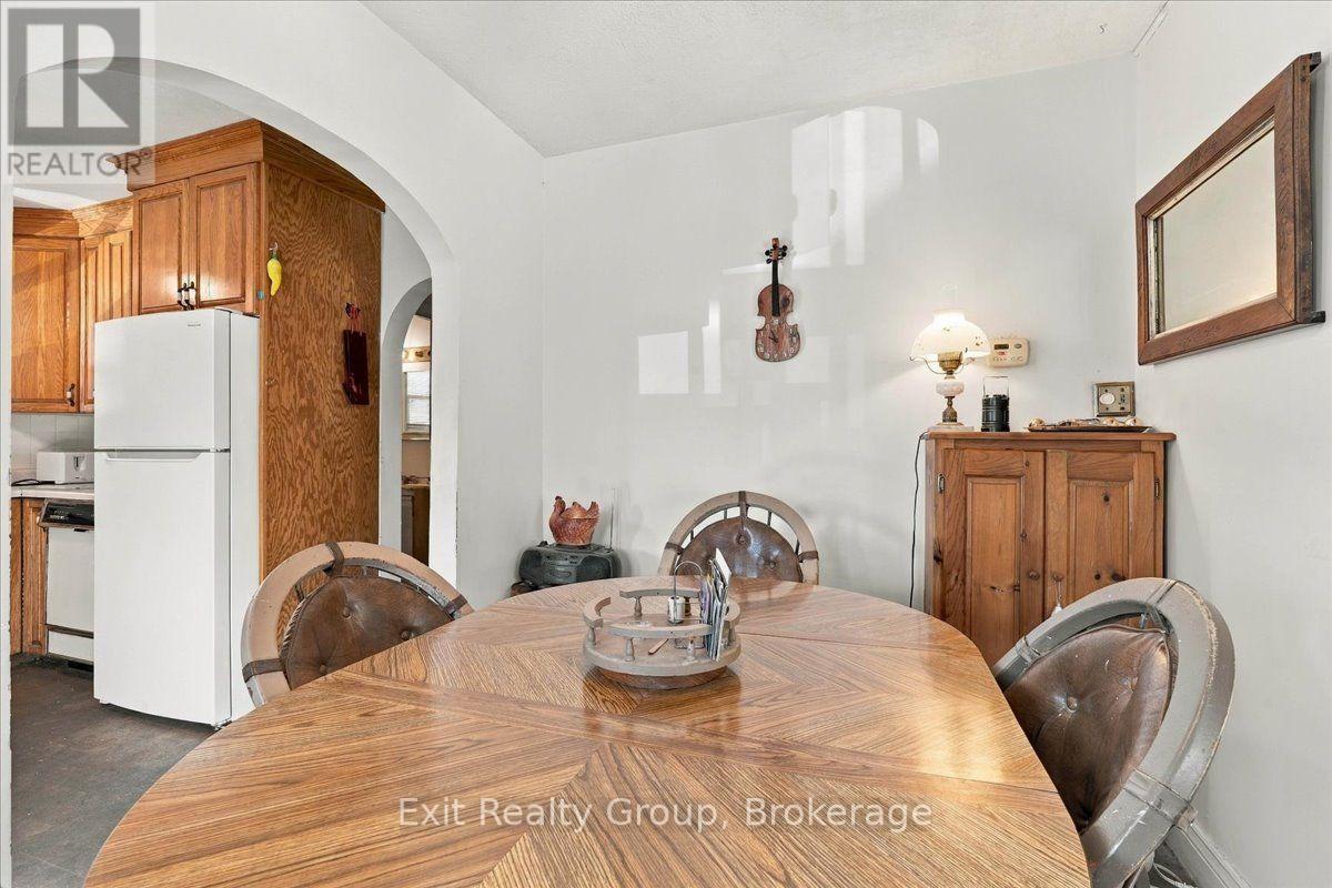 196 Yeomans Street, Belleville, ON photo 9