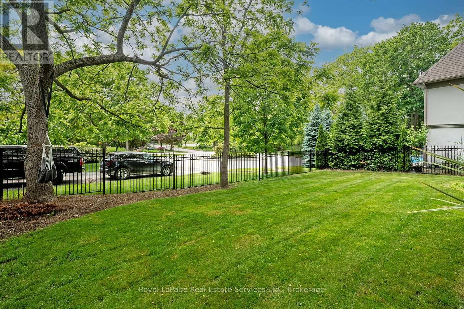 124 Paliser Court — photo 41
