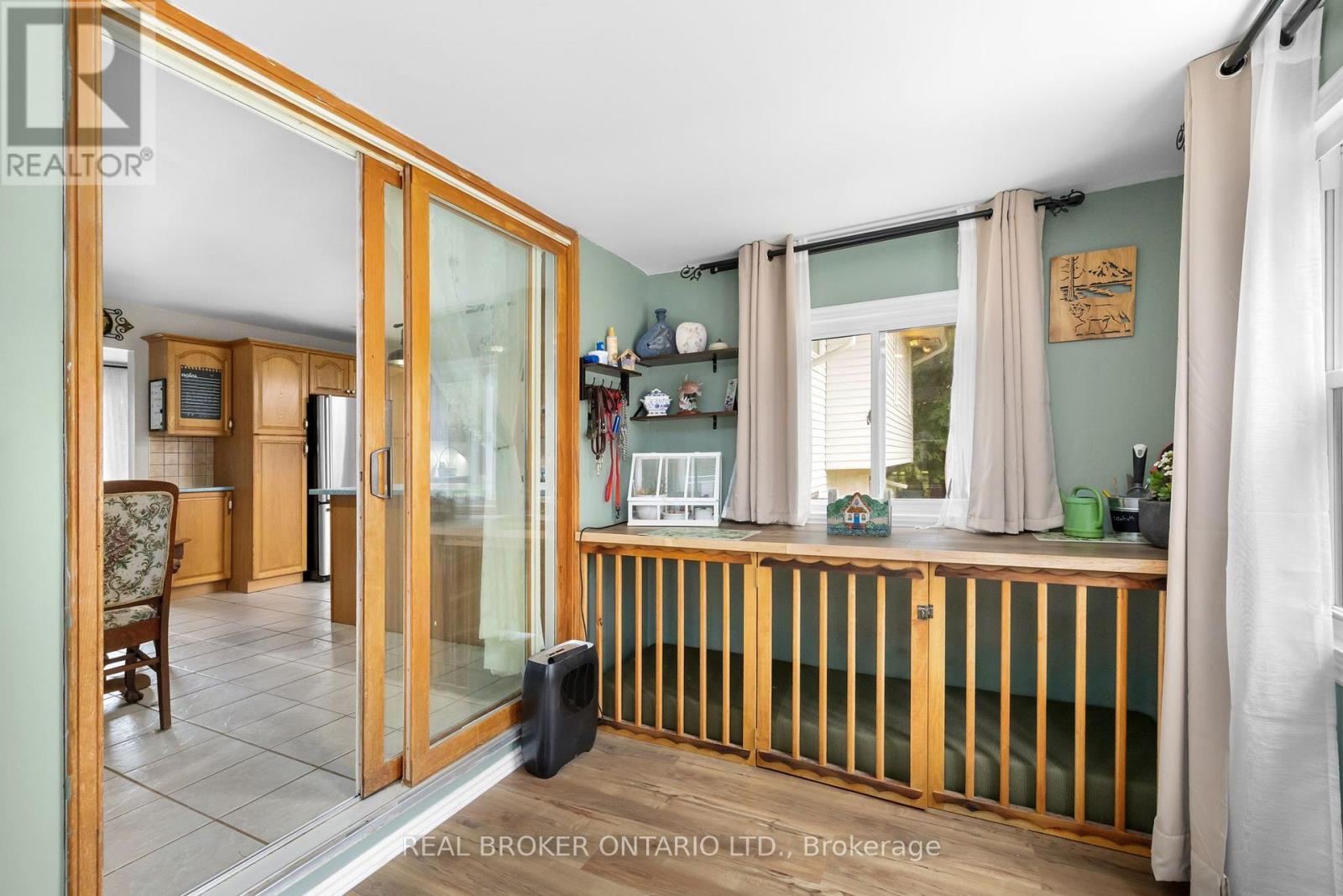 23 LOUISE CRESCENT - 12