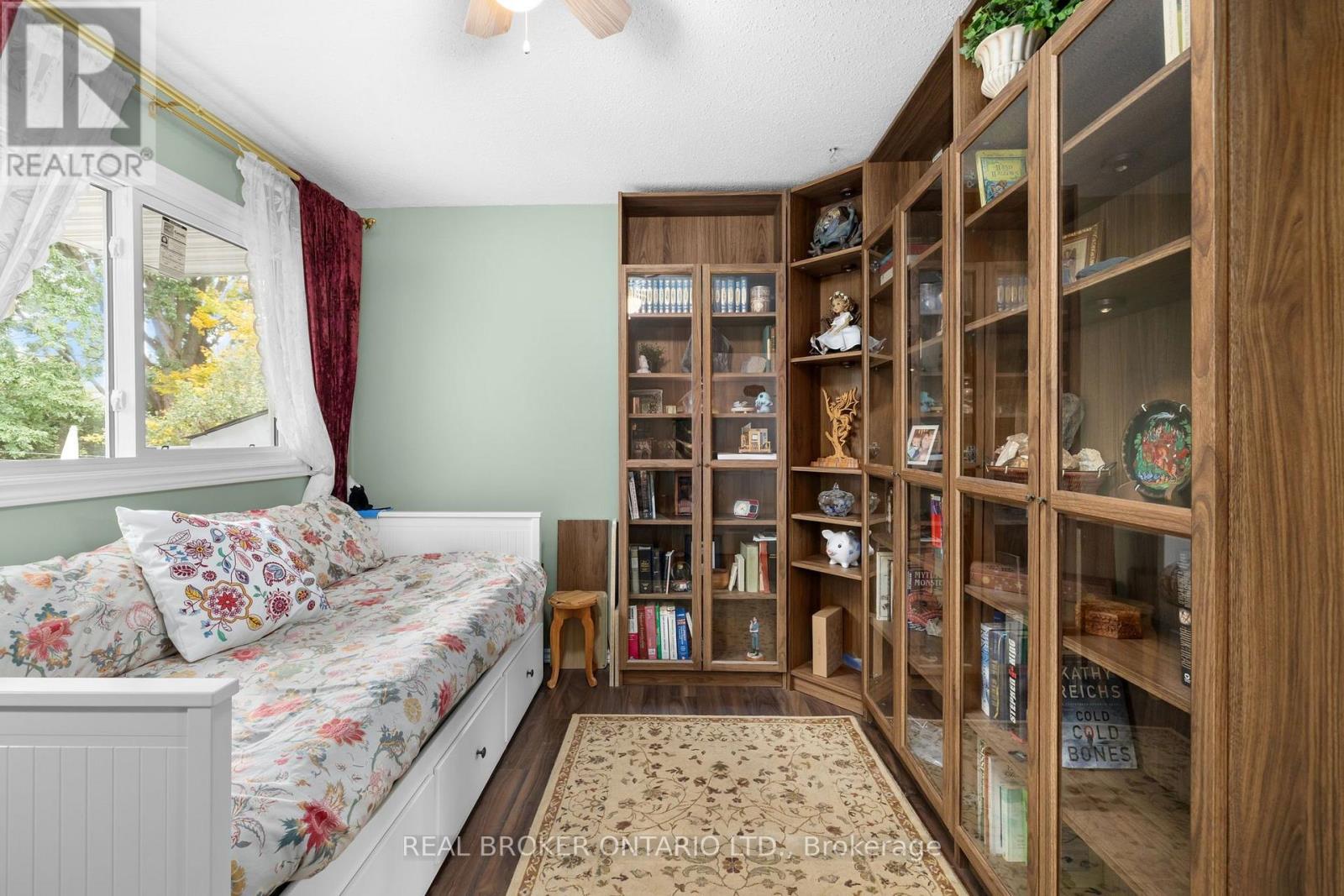 23 LOUISE CRESCENT - 19
