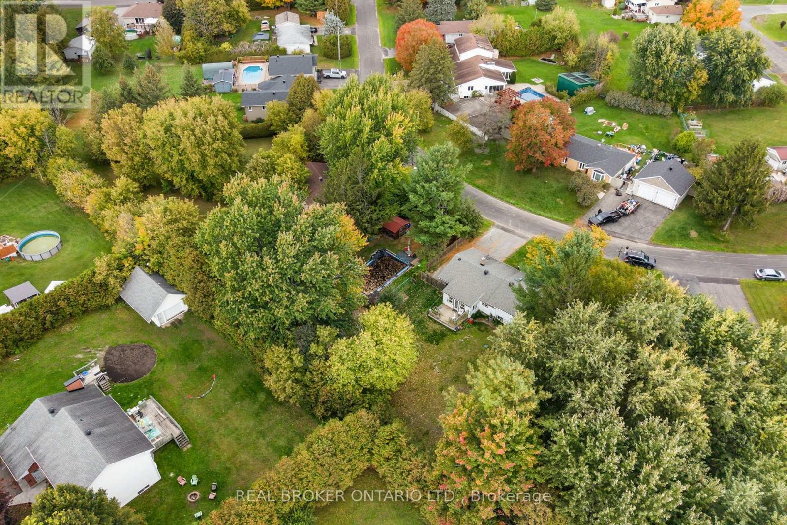 23 LOUISE CRESCENT - 2