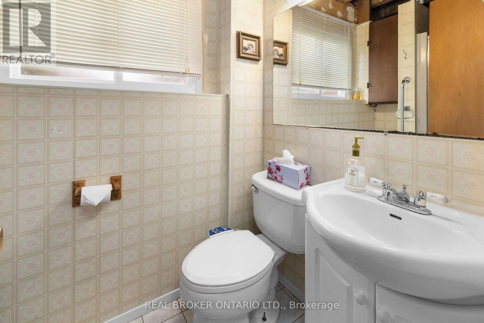 23 Louise Crescent — photo 23