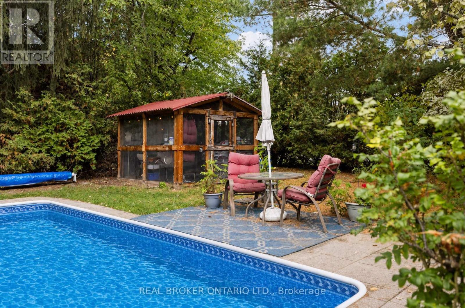 23 LOUISE CRESCENT - 31