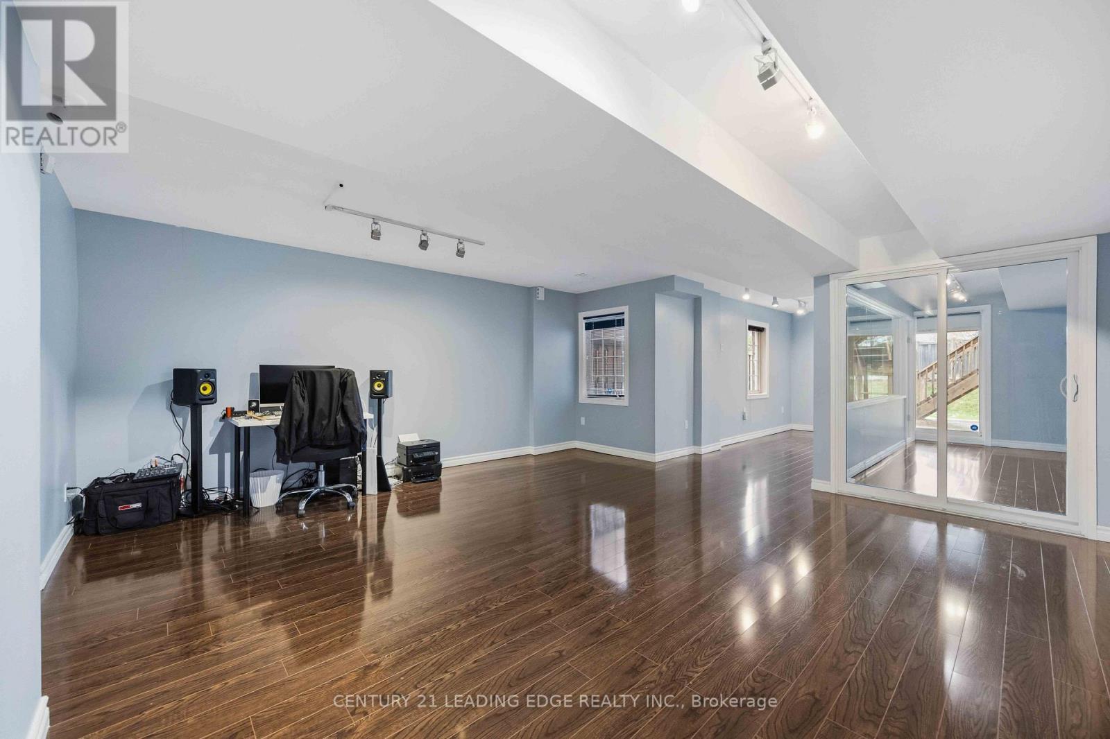 54 REDKEY DRIVE - 40