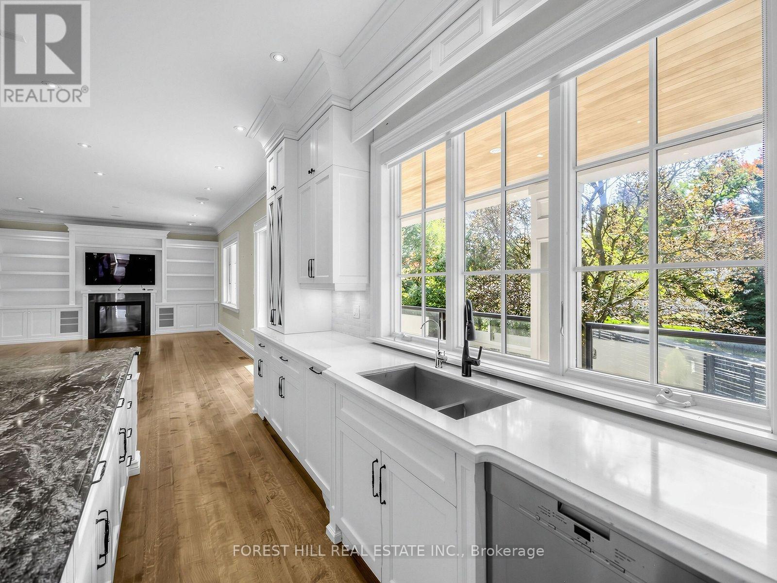 302 Pinehurst Drive West, Oakville, ON photo 14