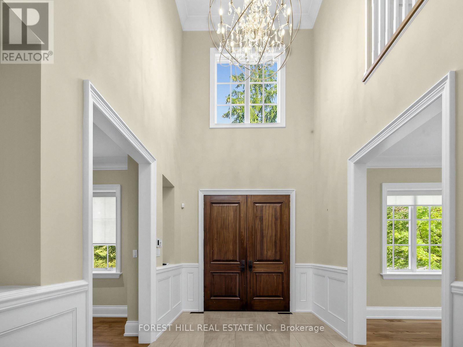 302 Pinehurst Drive West, Oakville, ON photo 4