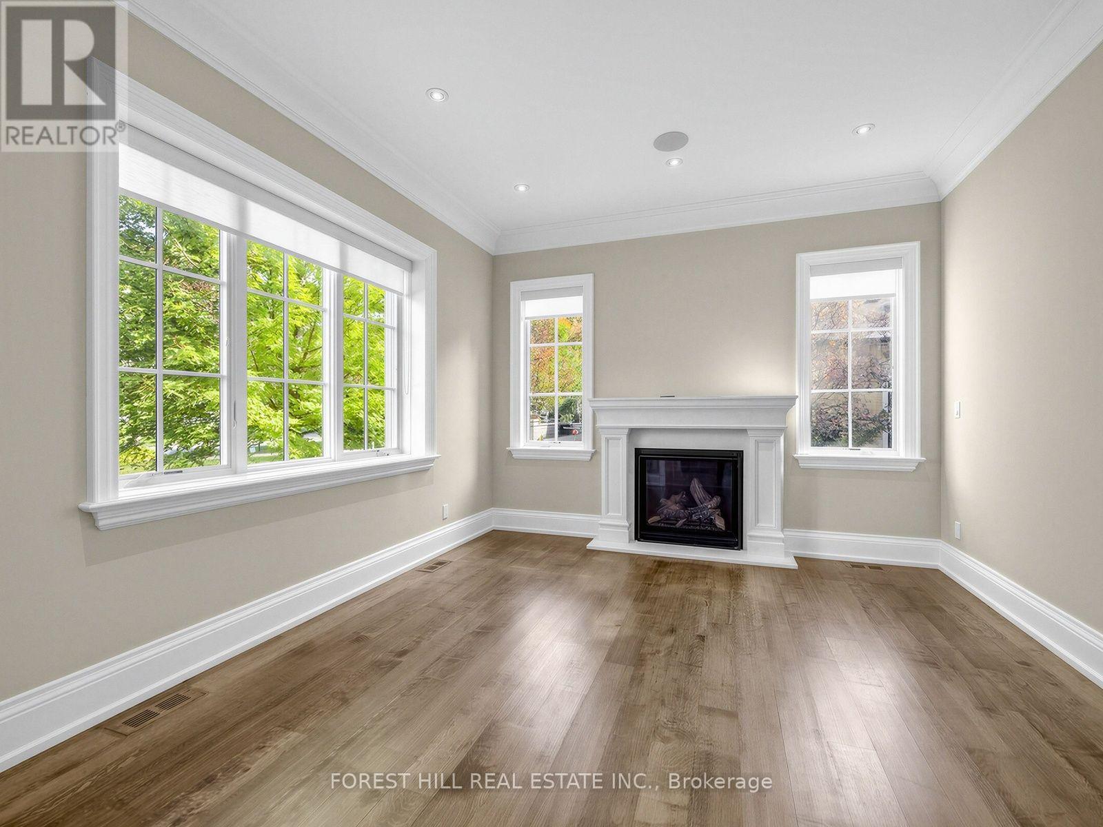 302 Pinehurst Drive West, Oakville, ON photo 5