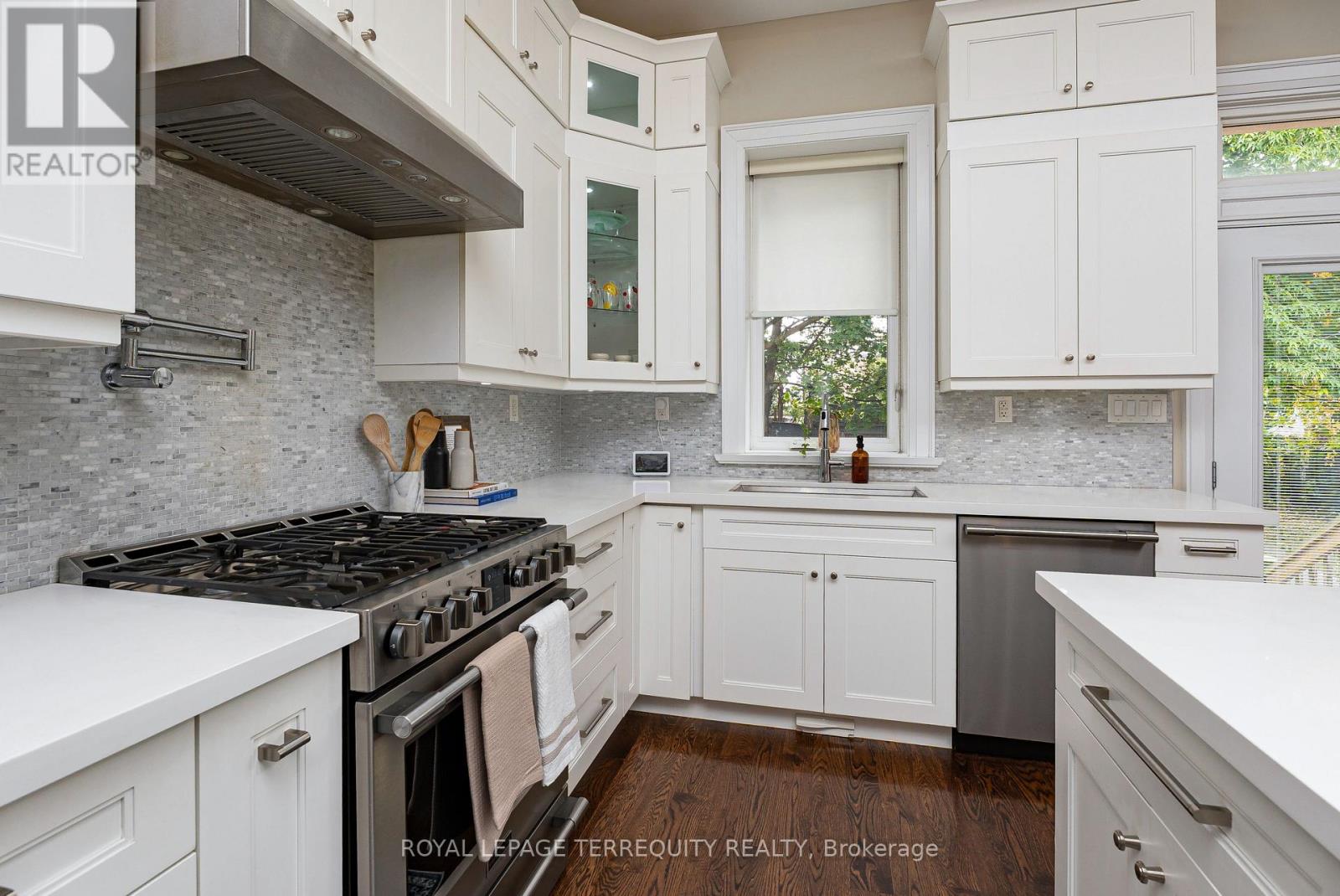 151 Brookside Avenue, Toronto, ON photo 8