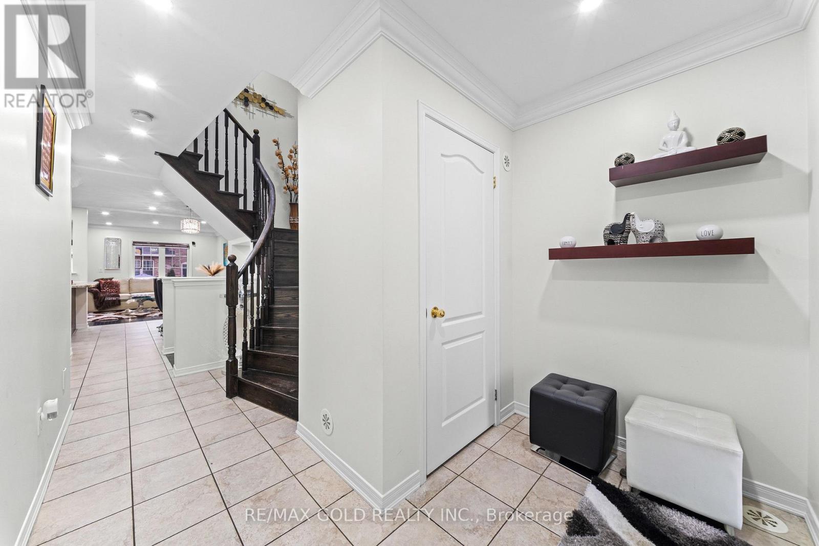 35 Davenhill Road, Brampton, ON photo 2