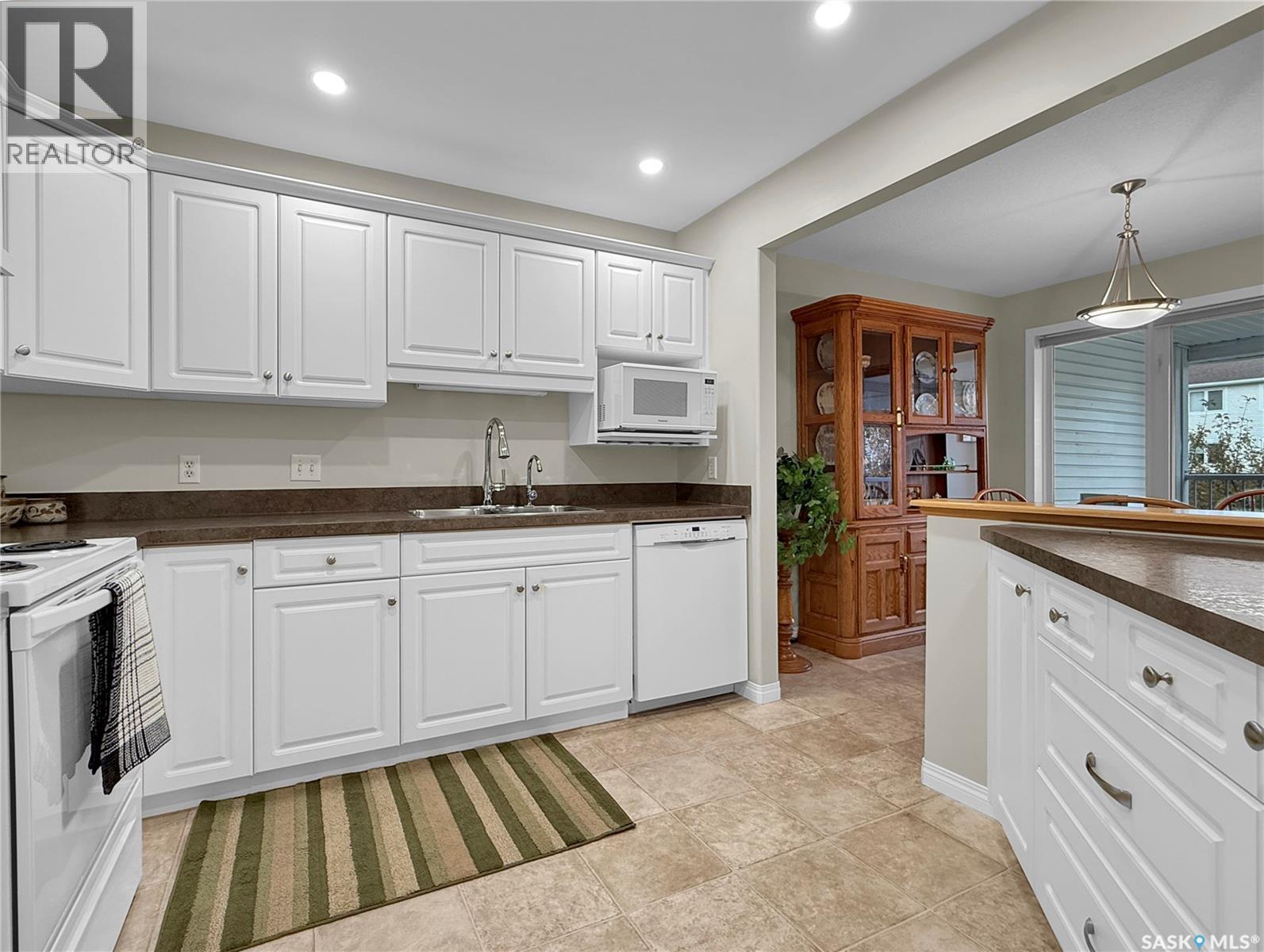 #110 331 Macoun DRIVE - 12