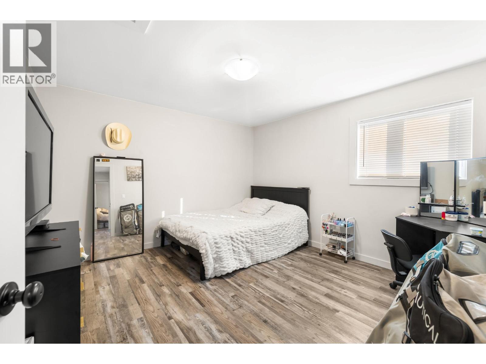 220 6TH Avenue N - 19